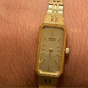 vintage Seiko Quartz gold tone ladies watch